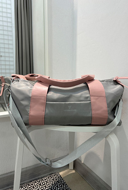 Небольшая спортивная сумка (серая с розовыми ручками)