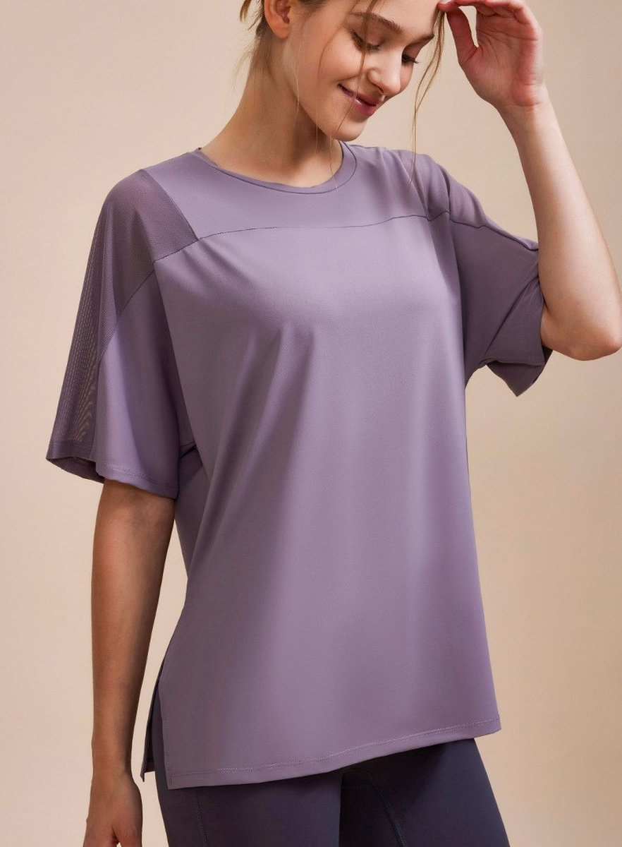 Футболка удлиненная свободного кроя с сеточкой на плечах для спорта