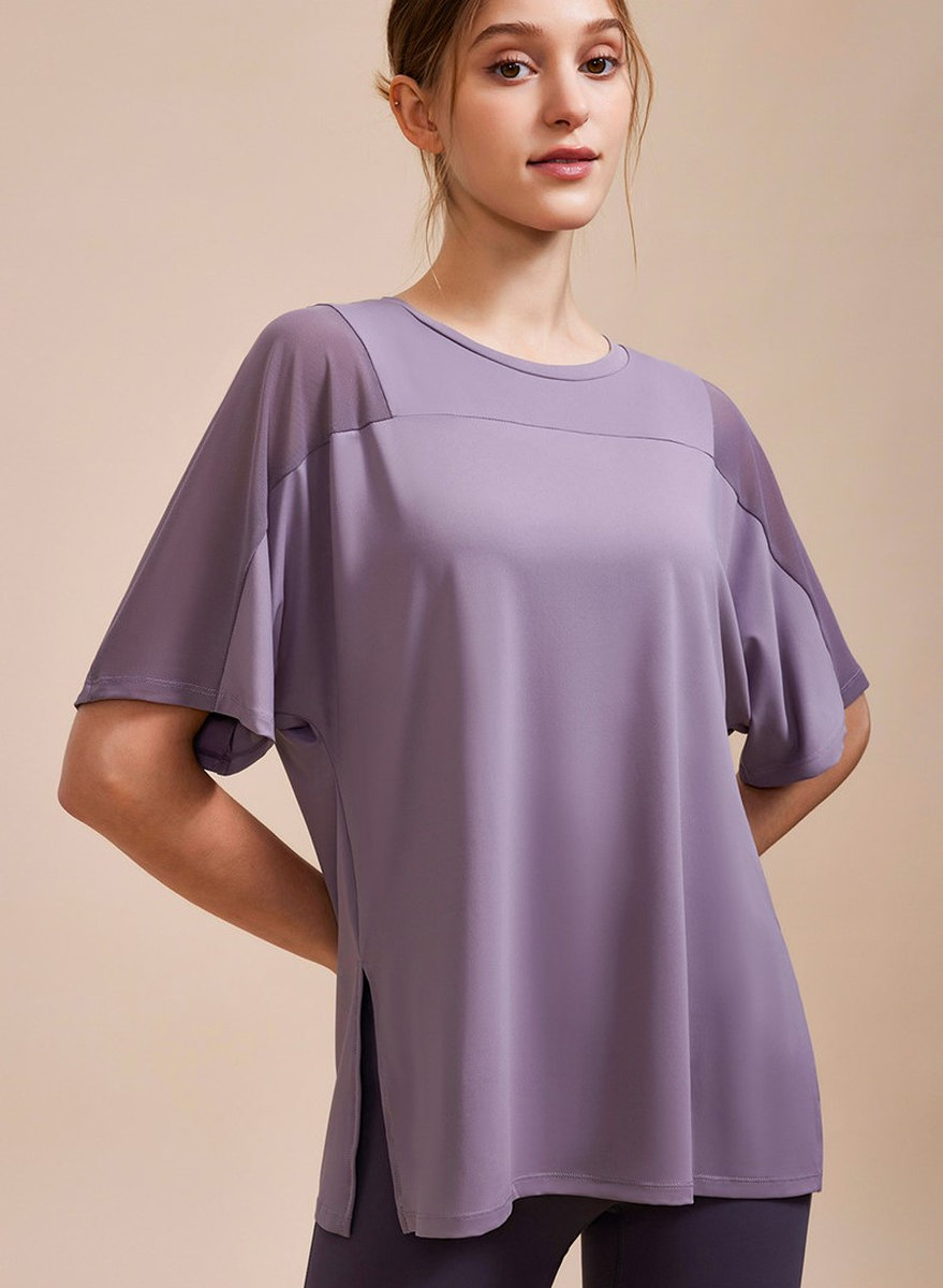 Футболка удлиненная свободного кроя с сеточкой на плечах для спорта