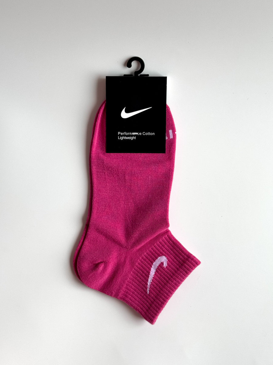 Носки средней длины яркие