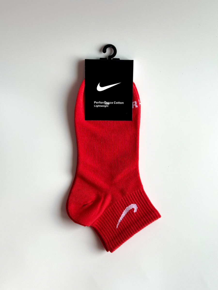 Носки средней длины яркие