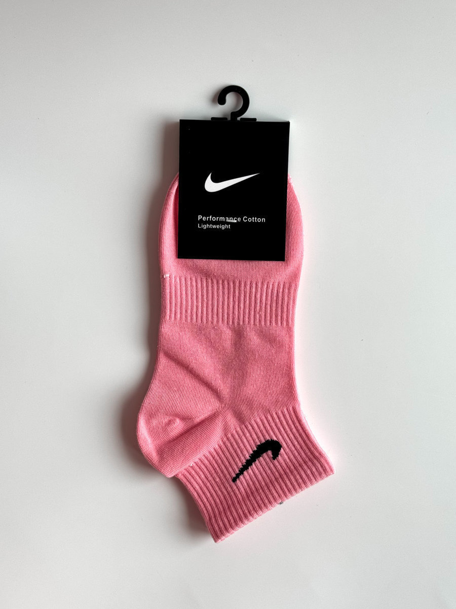 Носки средней длины яркие