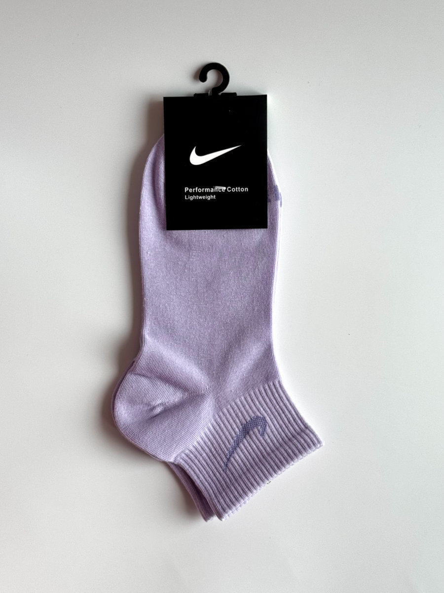 Носки средней длины яркие