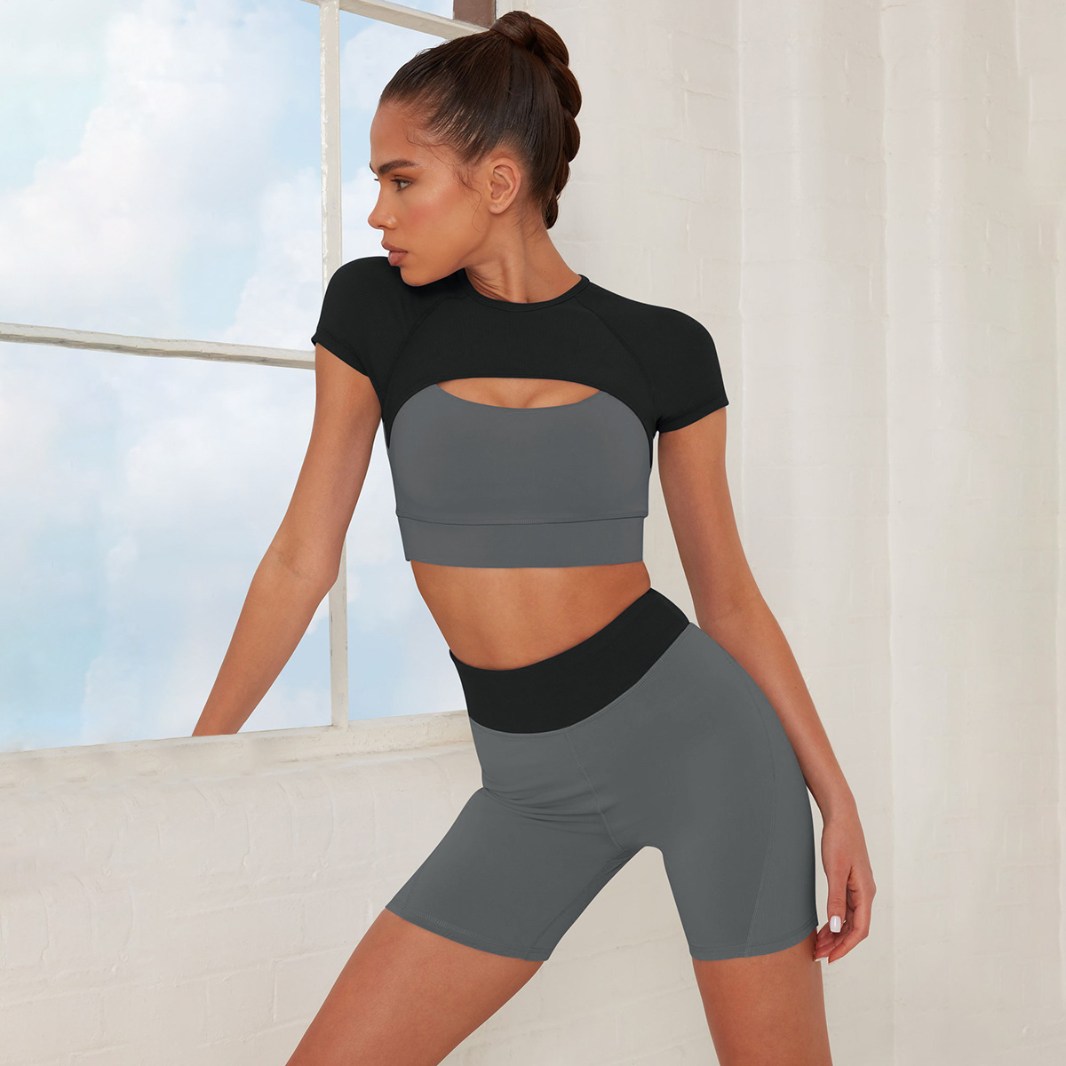 Bелосипедки до середины бедра c контрастным поясом