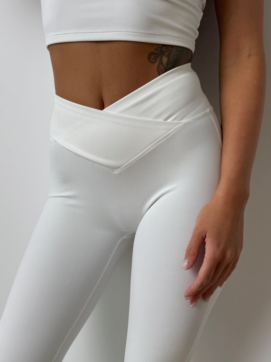 Леггинсы расклешенные в рубчик с V- образной талией (Высокая посадка)