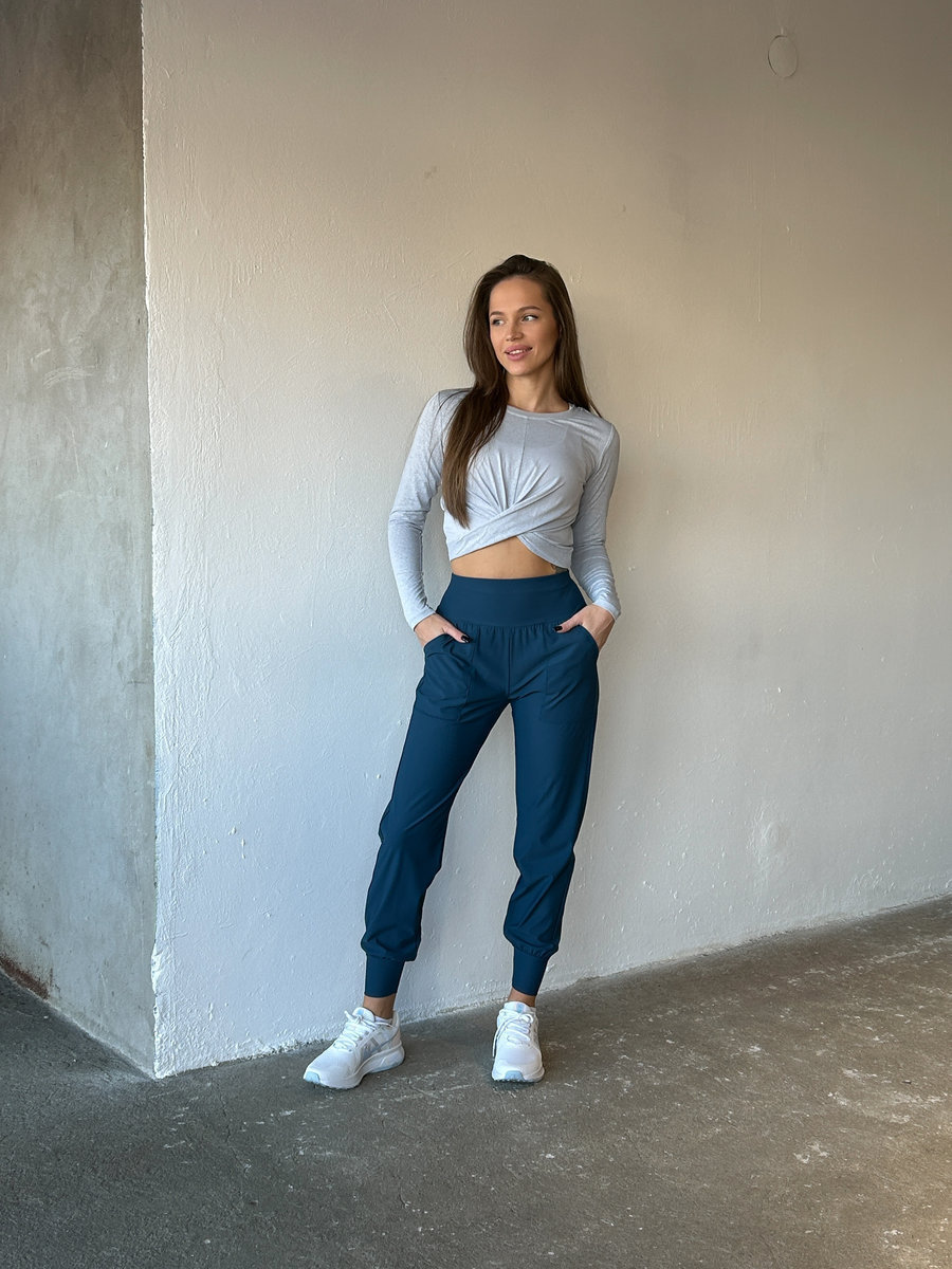 Брюки с манжетами для спорта