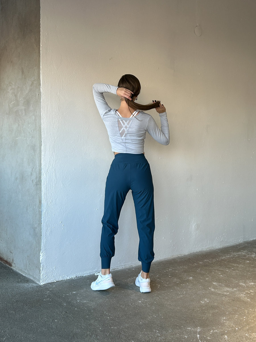 Брюки с манжетами для спорта