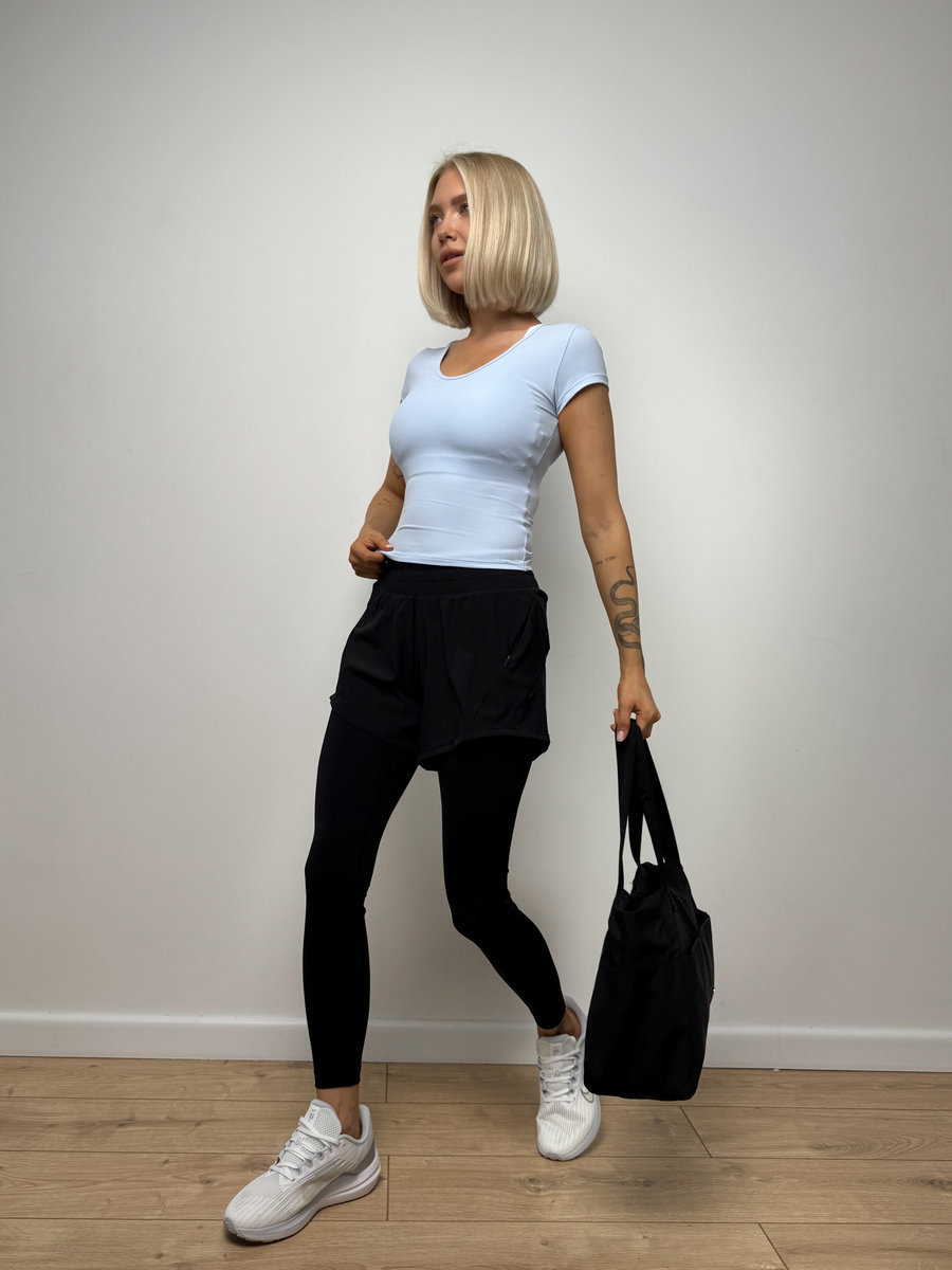 Футболка приталенная с широкой горловиной