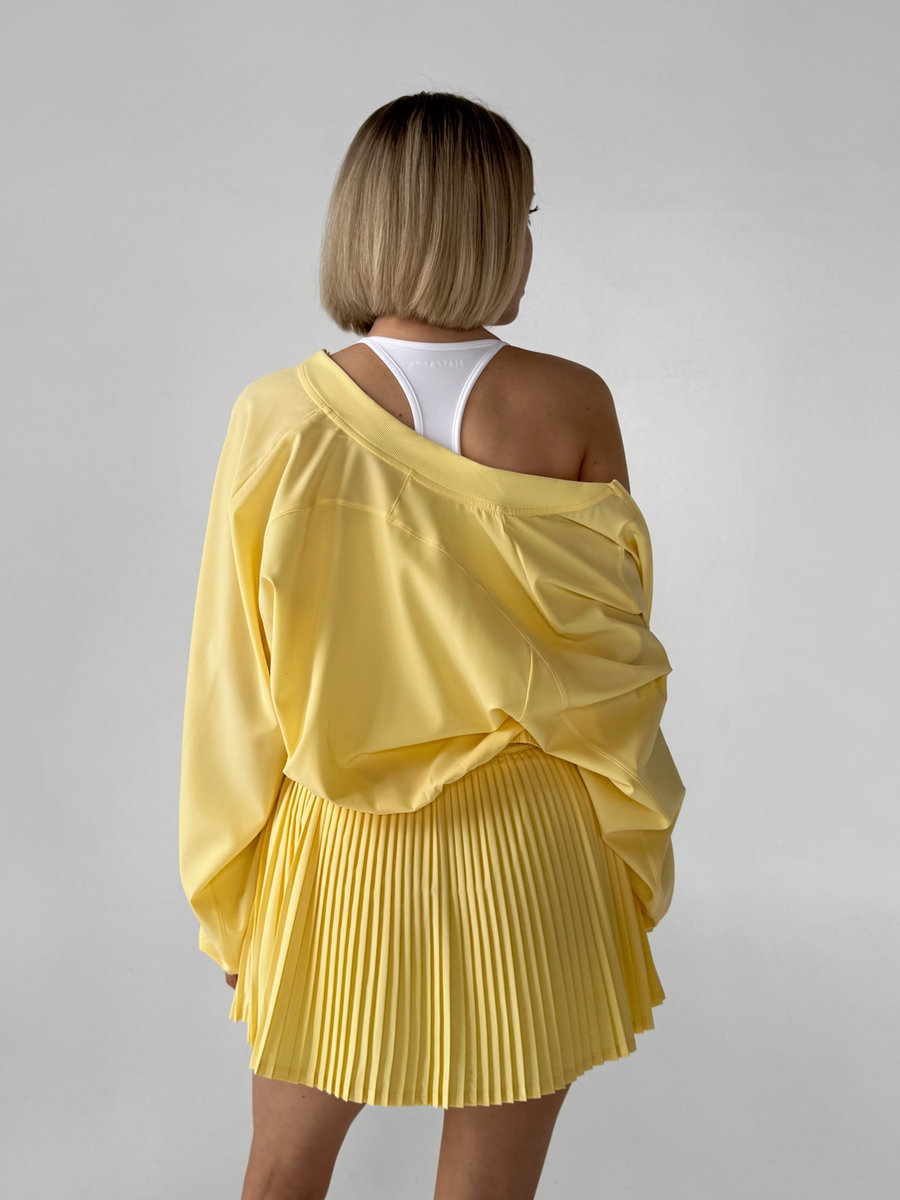 Спортивная олимпийка-бомбер  укороченного типа