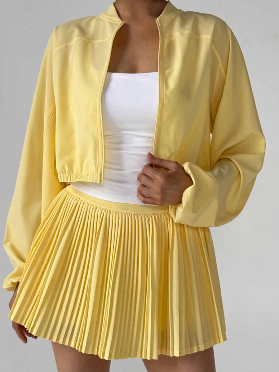 Спортивная олимпийка-бомбер  укороченного типа