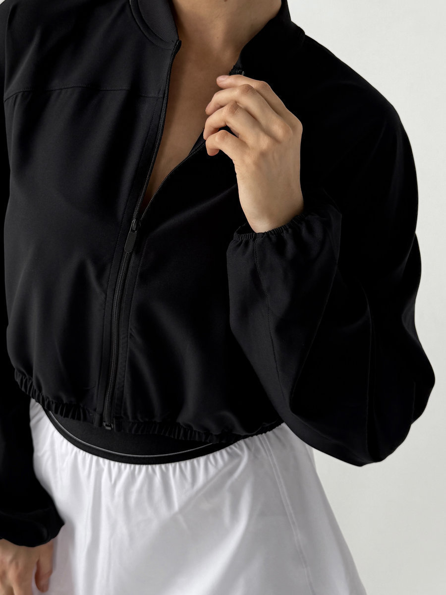 Спортивная олимпийка-бомбер  укороченного типа