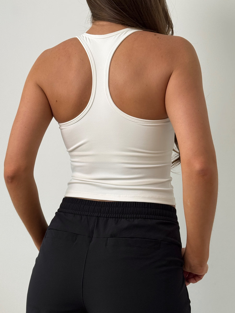 Майка-топ c открытыми лопатками с встроенными чашками