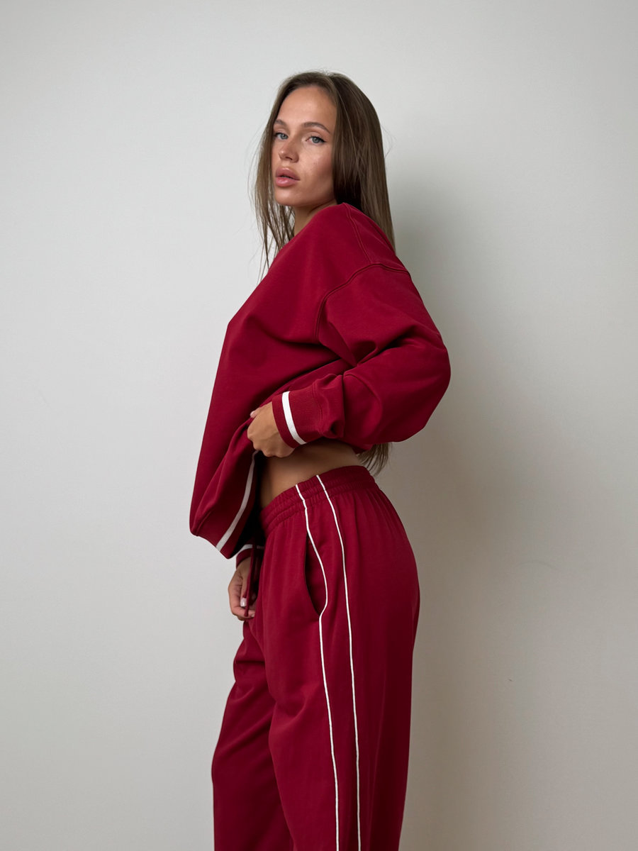 Брюки-трубы спортивные с контарстными линиями