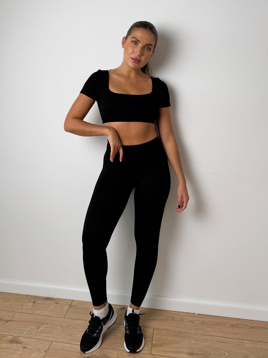 Укороченная футболка бесшовная с открытой спиной