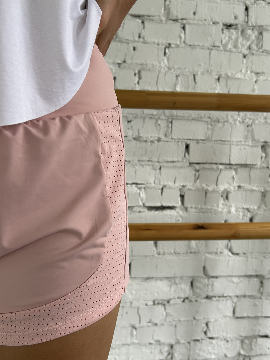 Шорты, декорированные перфорацией для фитнеса