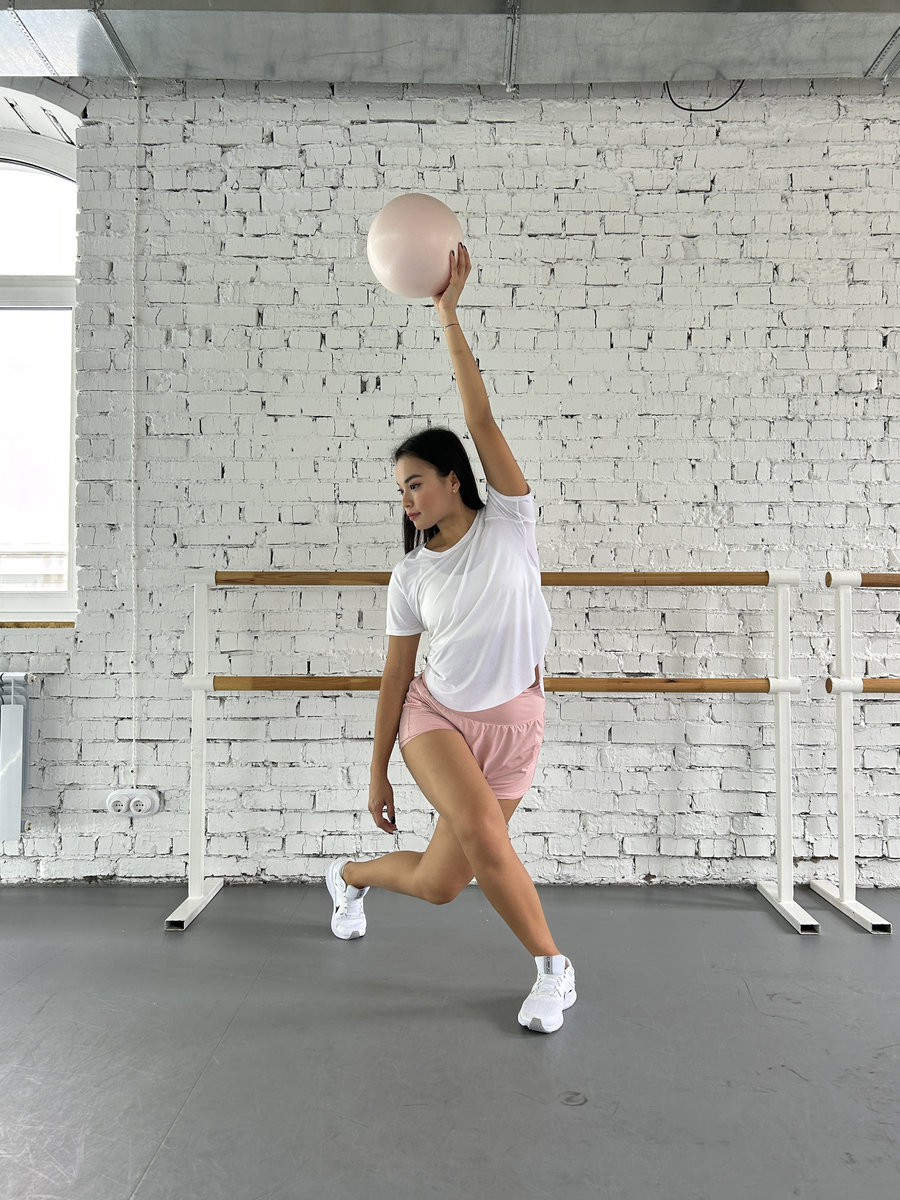 Шорты, декорированные перфорацией для фитнеса