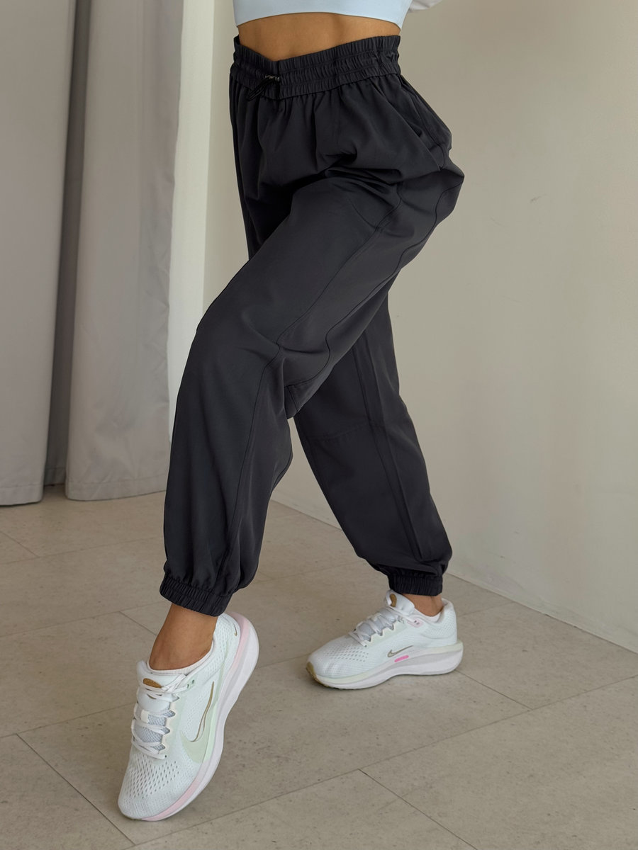 Спортивные брюки с резинкой