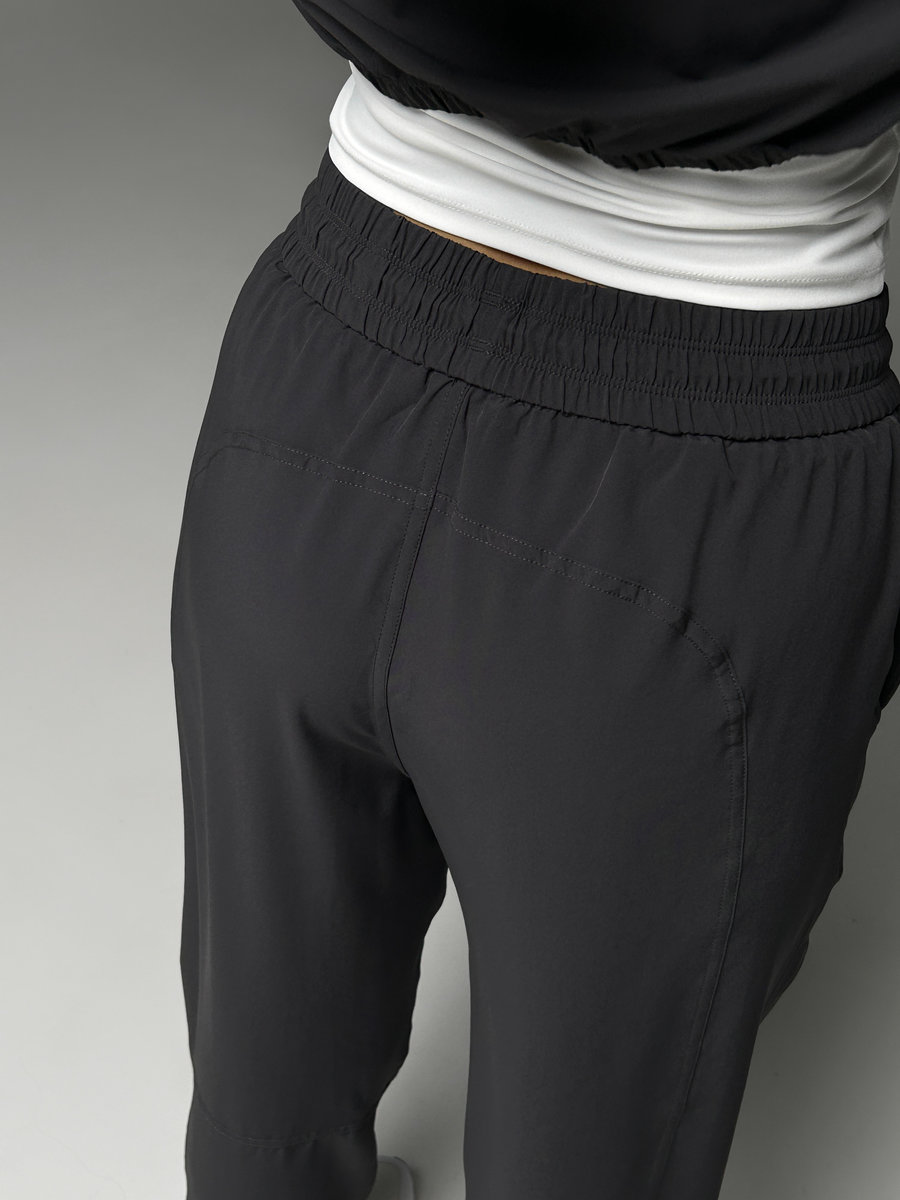 Спортивные брюки с резинкой