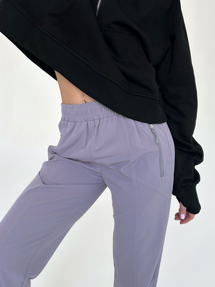 Спортивные брюки с карманами на замочках
