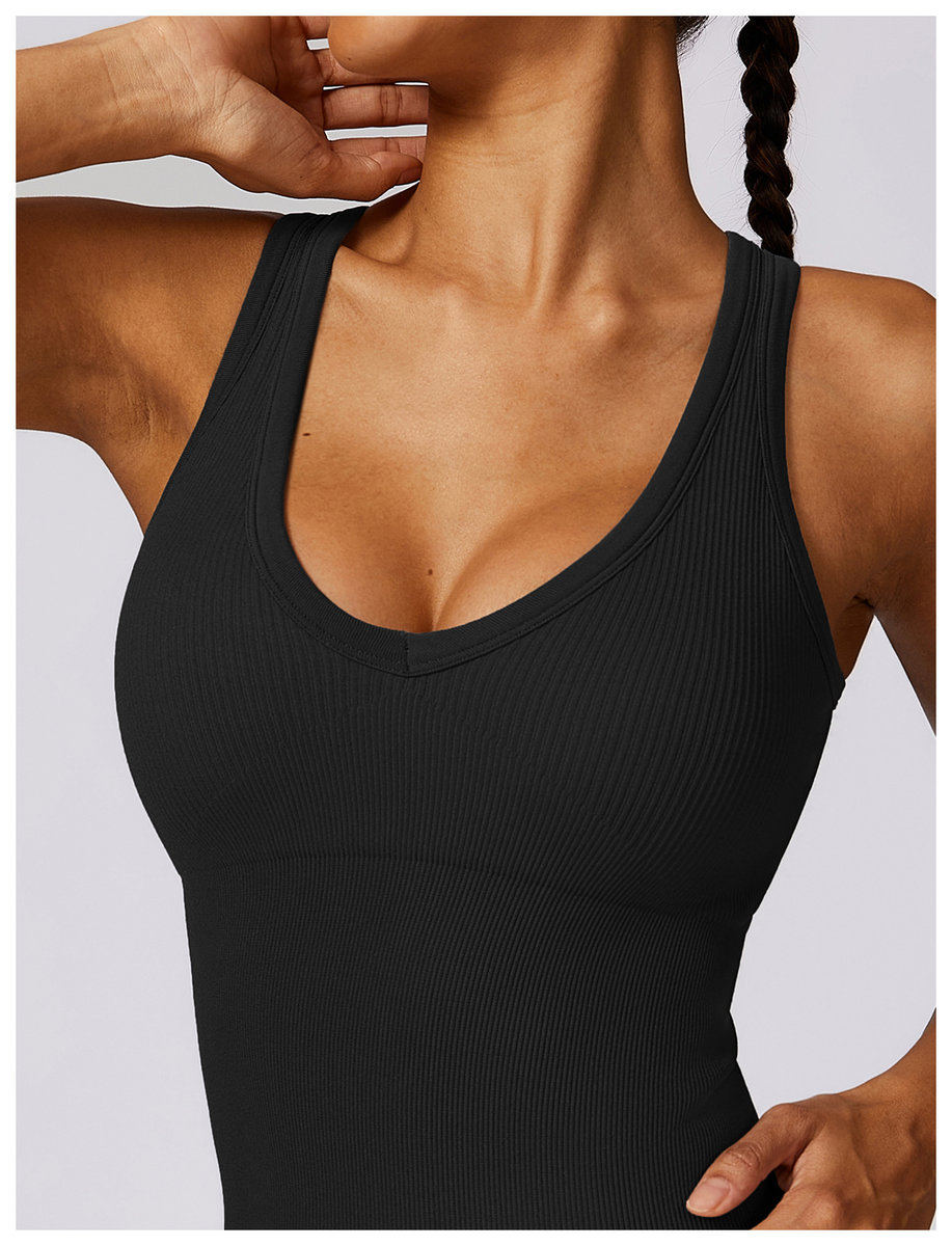 Комбинезон бесшовный укороченный с V-образным декольте