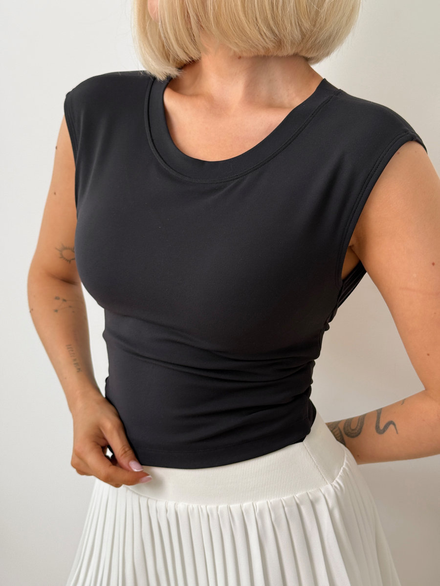 Футболка-топ укороченная облегающая с открытой спиной