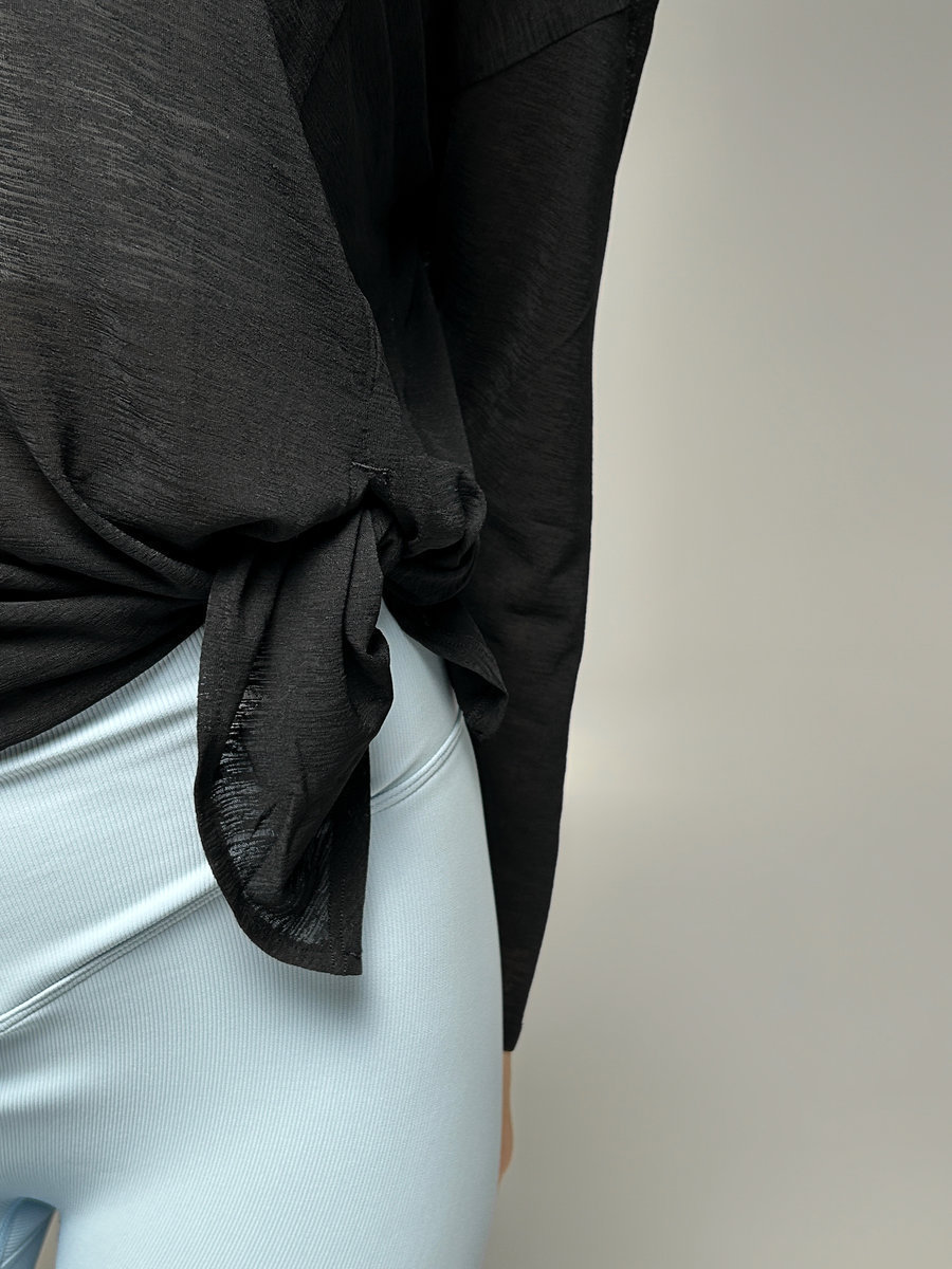 Лонгслив полупрозрачный с разрезом спереди