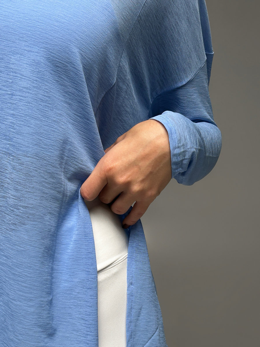 Лонгслив полупрозрачный с разрезом спереди