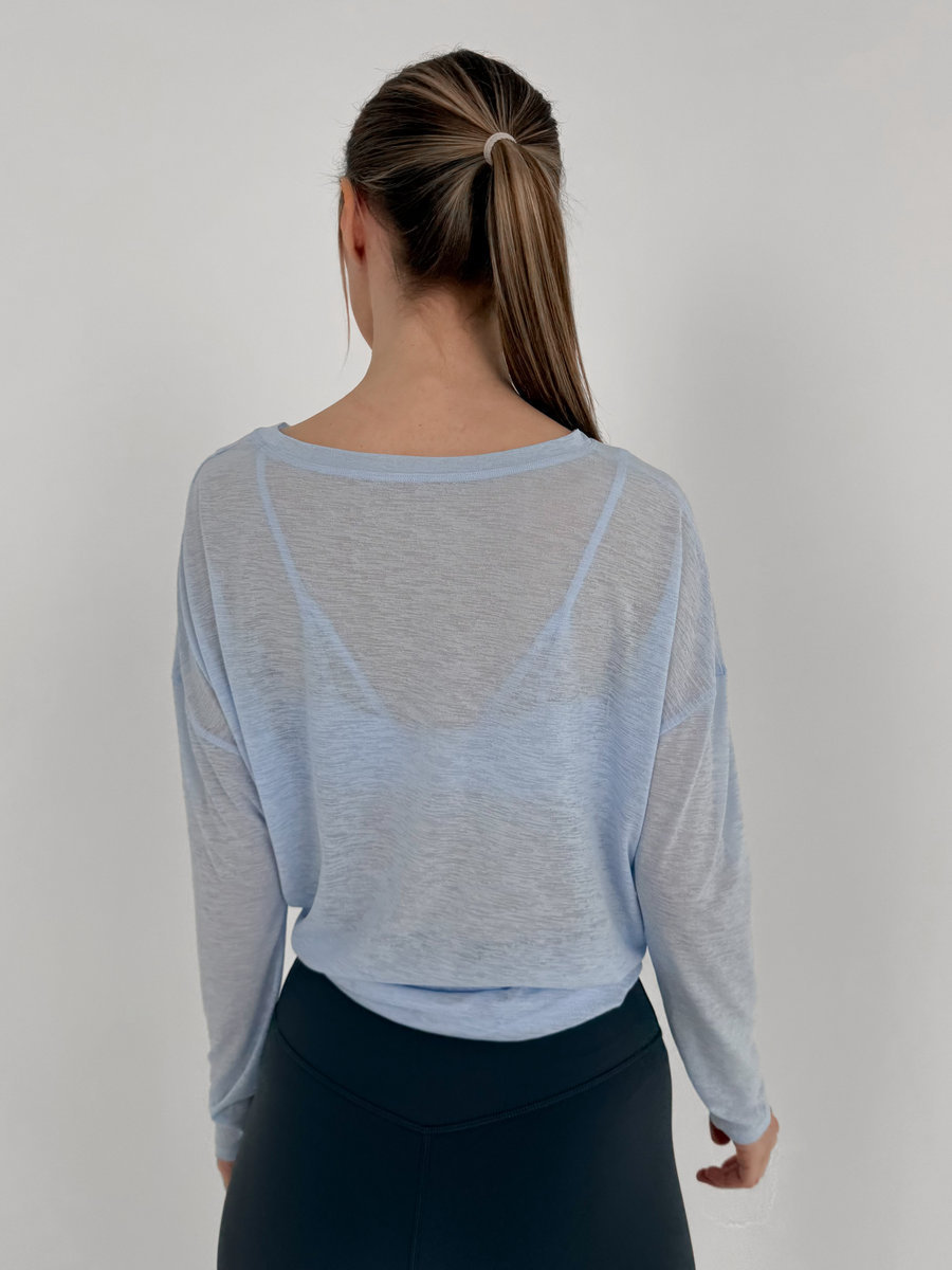 Лонгслив полупрозрачный с разрезом спереди