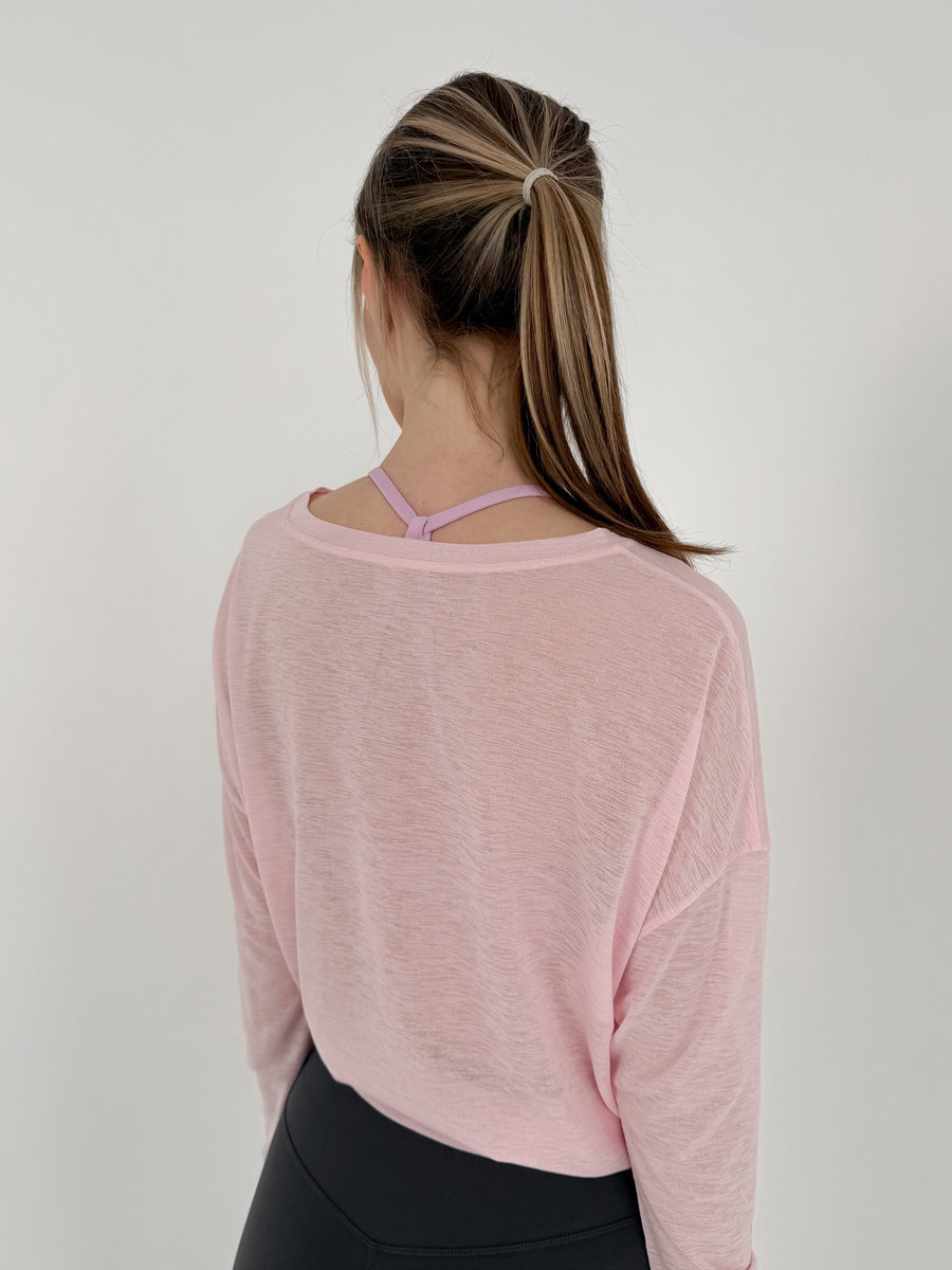 Лонгслив полупрозрачный с разрезом спереди