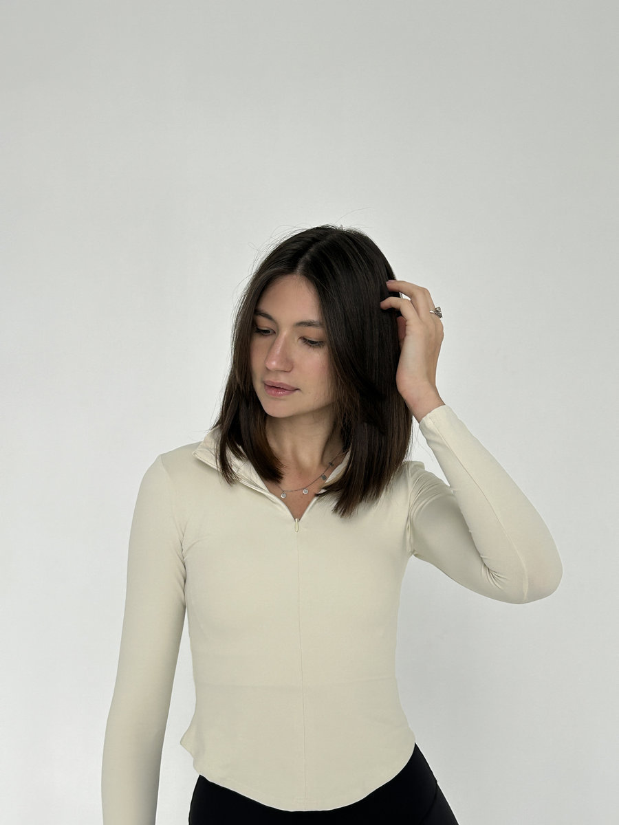 Спортивный рашгард средней длины с полузамком