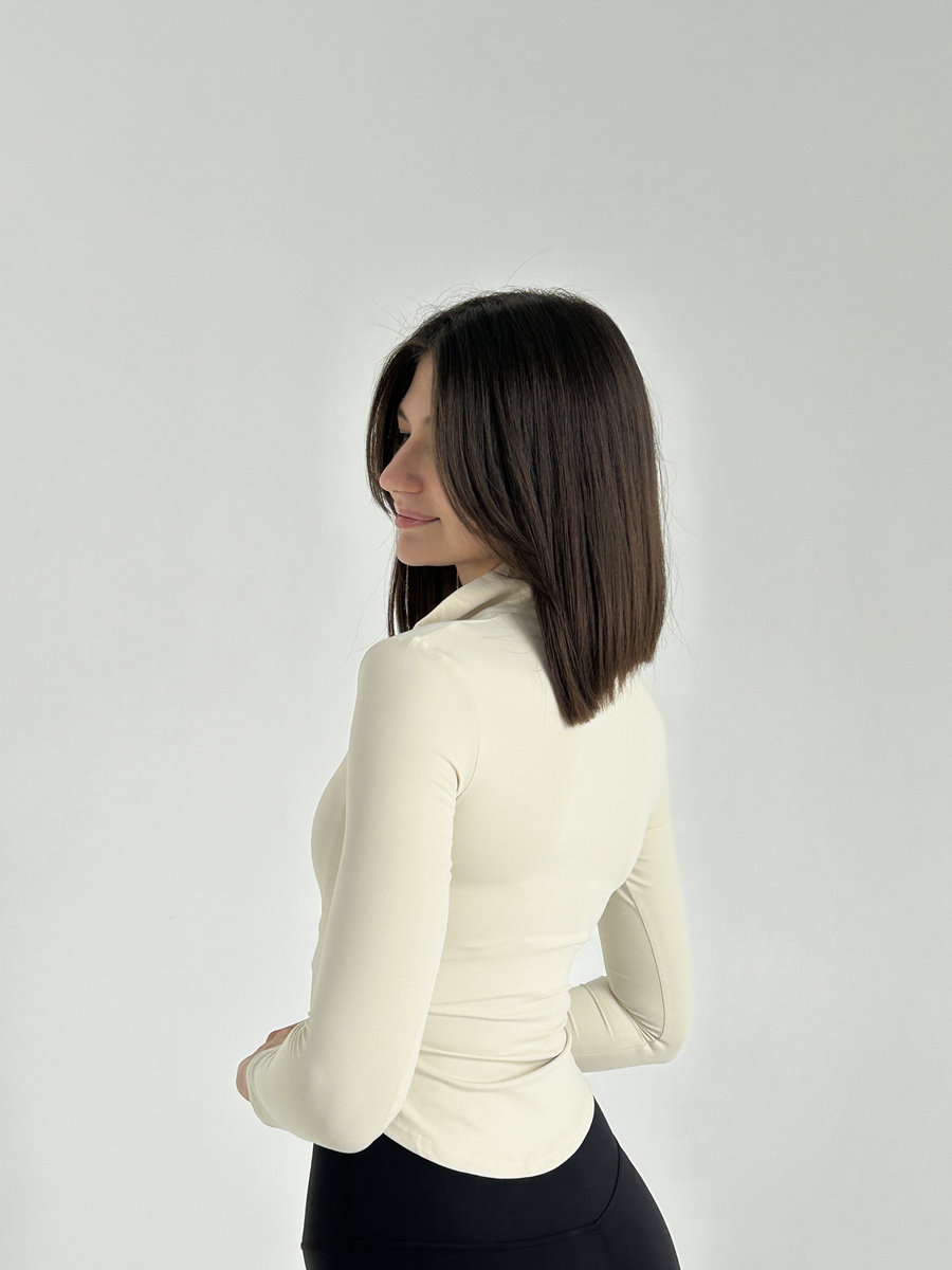 Спортивный рашгард средней длины с полузамком