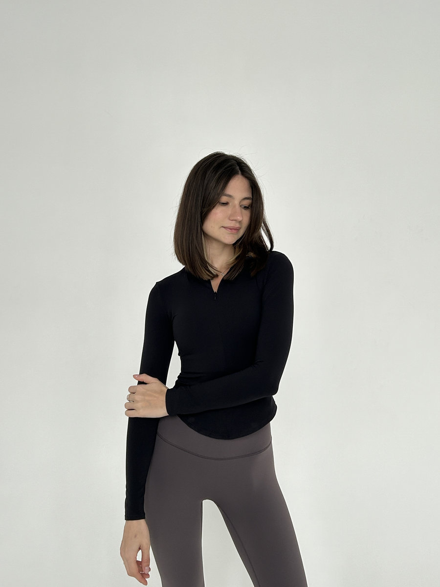 Спортивный рашгард средней длины с полузамком