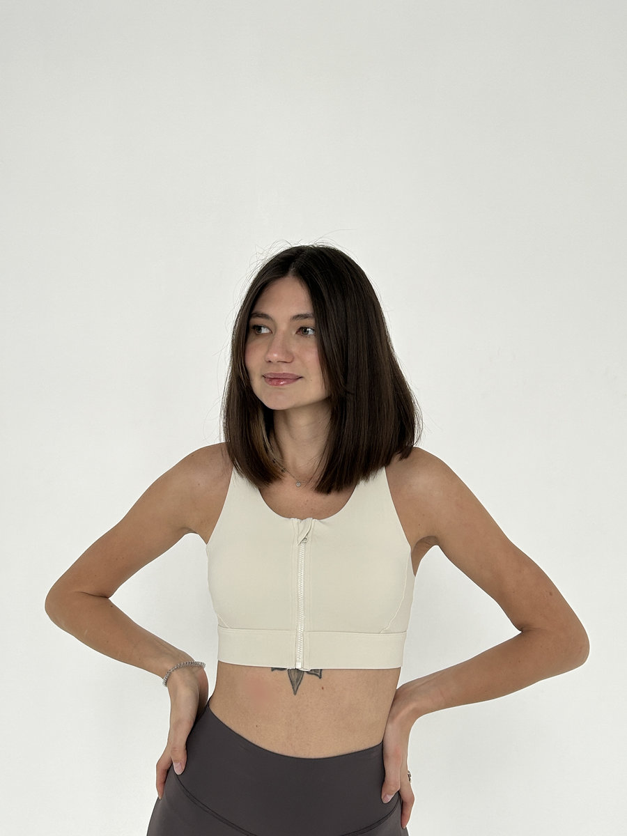 Спортивное бра с перекрещивающимися бретелями на спине (замок на груди)