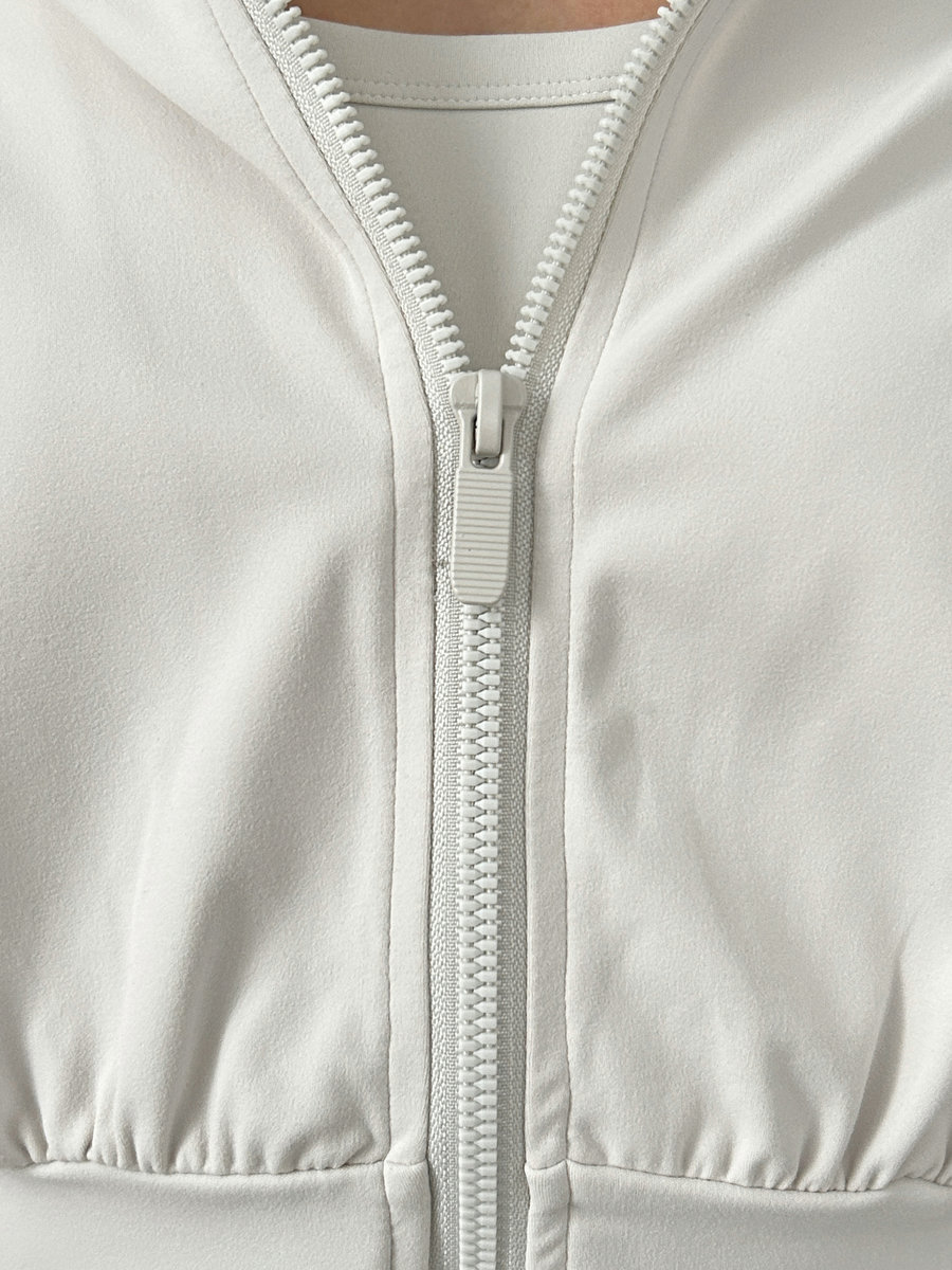 Олимпийка на замке укороченного кроя