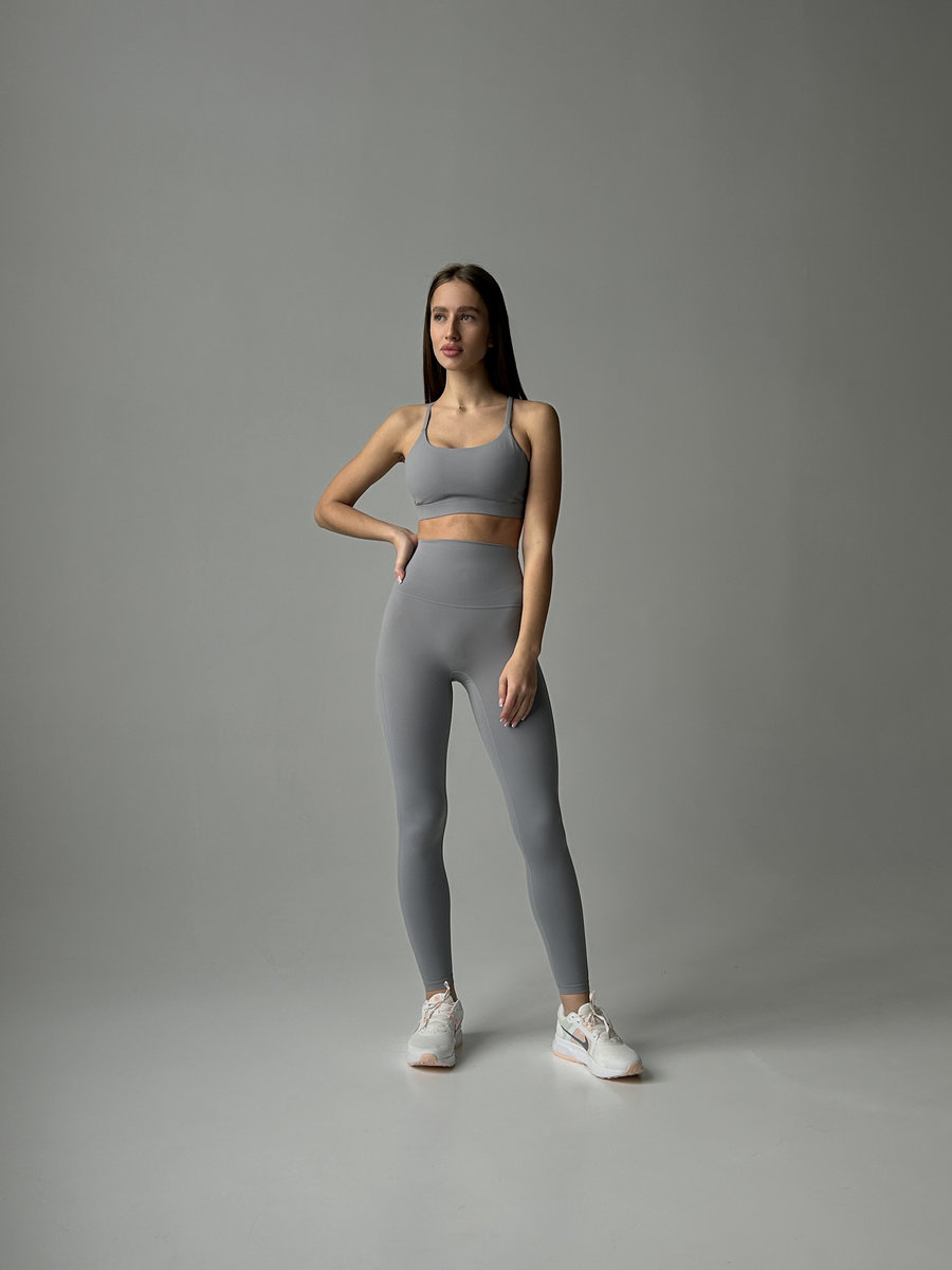 Топ c тонкими  V- бретелями на спине (без застежки)