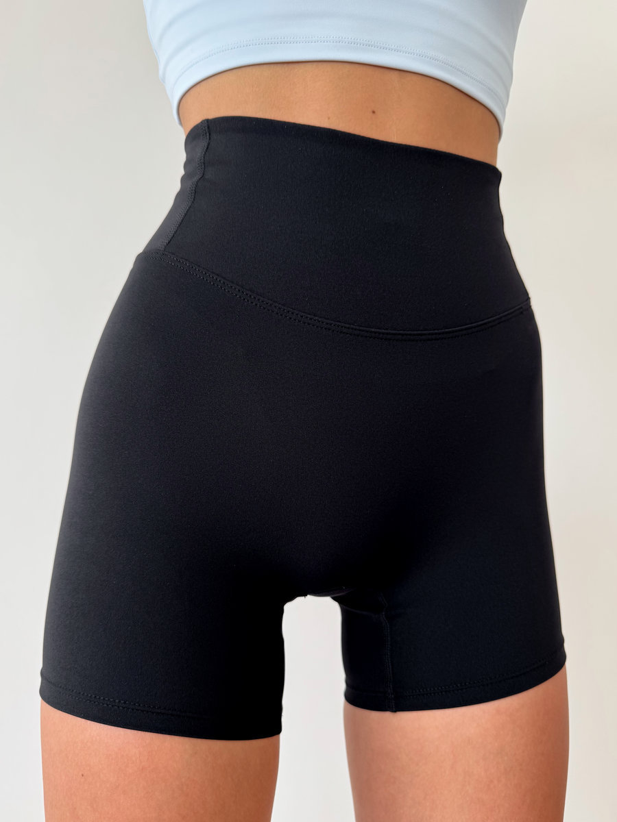 Велосипедки укороченные с подчеркнутыми ягодицами