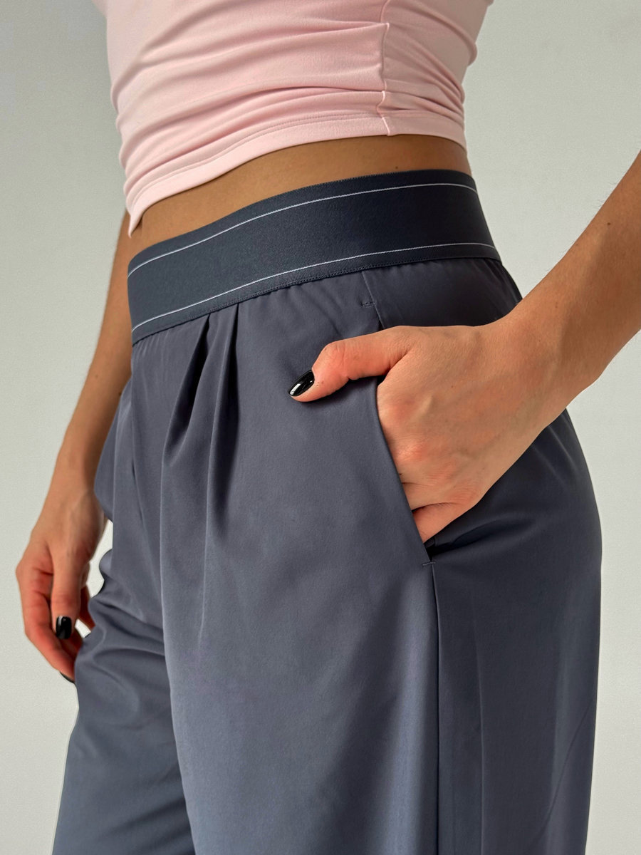 Прямые спортивные широкие брюки с эластичной резинкой на поясе