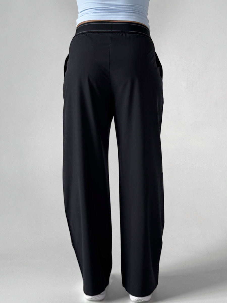 Прямые спортивные широкие брюки с эластичной резинкой на поясе