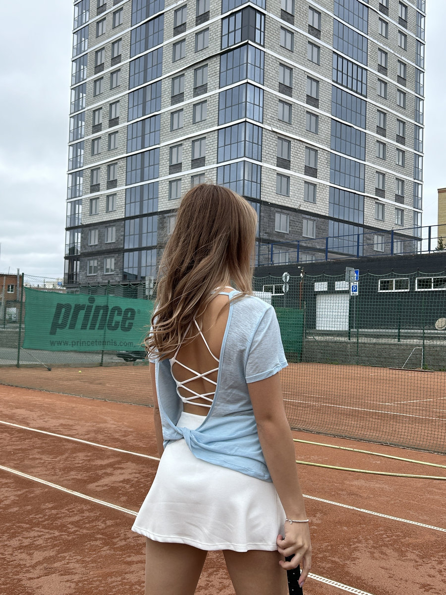 Футболка полупрозрачная с открытой спиной