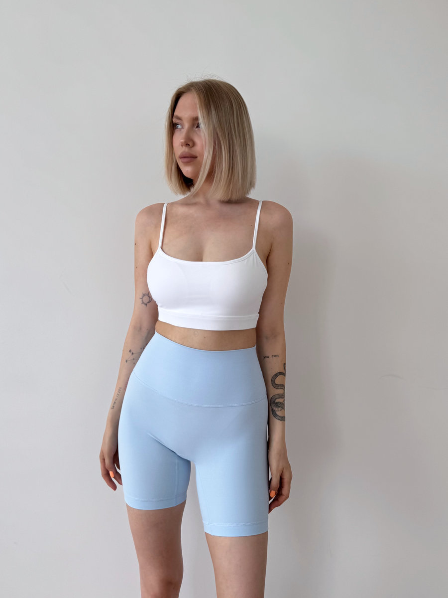 Спортивные велосипедки до середины бедра