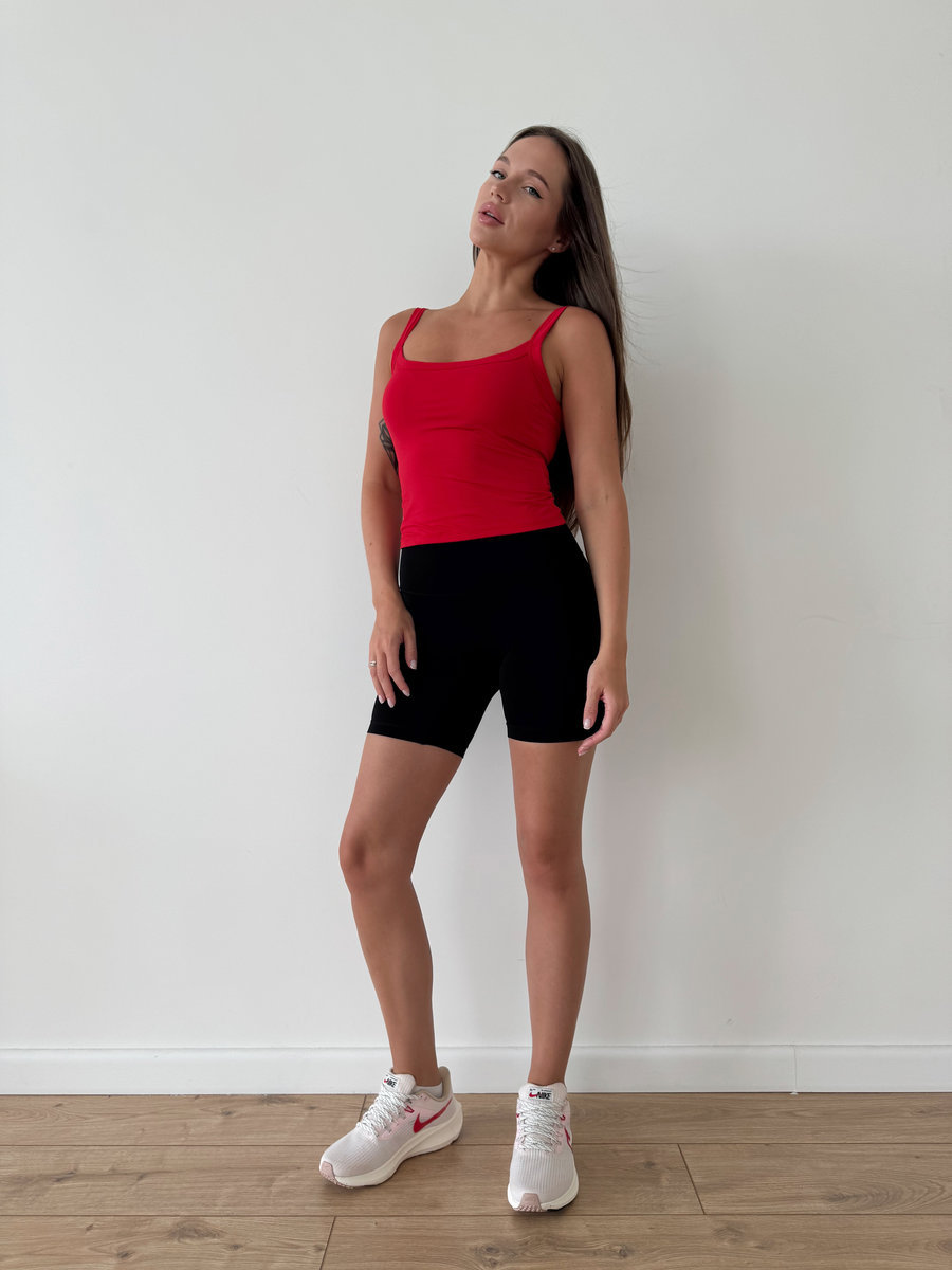 Спортивные велосипедки до середины бедра