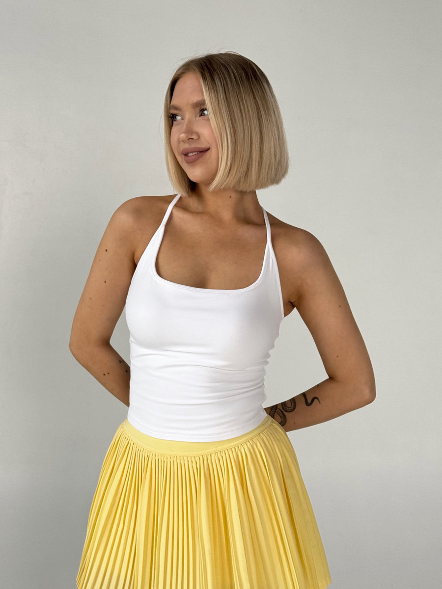 Майка c открытыми лопатками с встроенными чашками