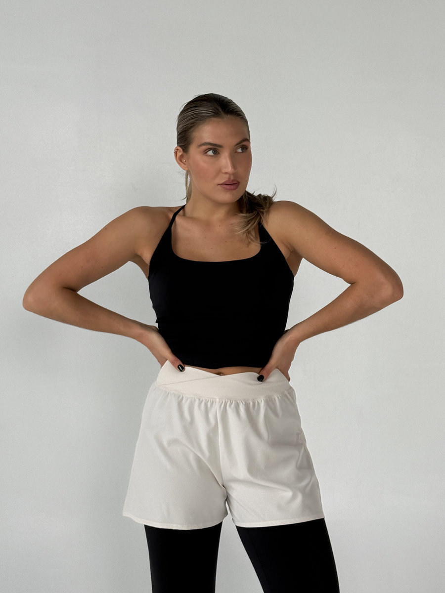 Майка c открытыми лопатками с встроенными чашками