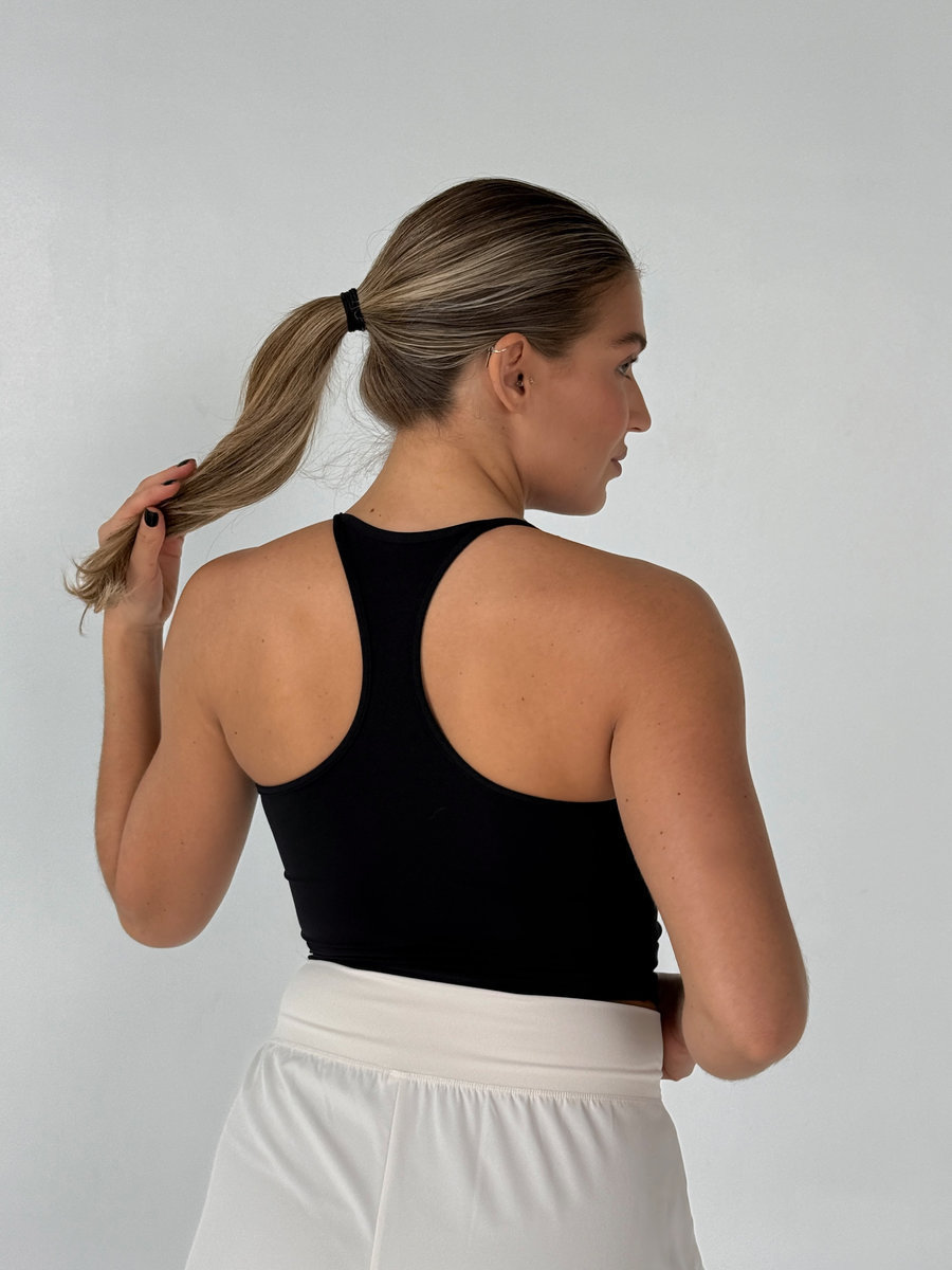 Майка c открытыми лопатками с встроенными чашками