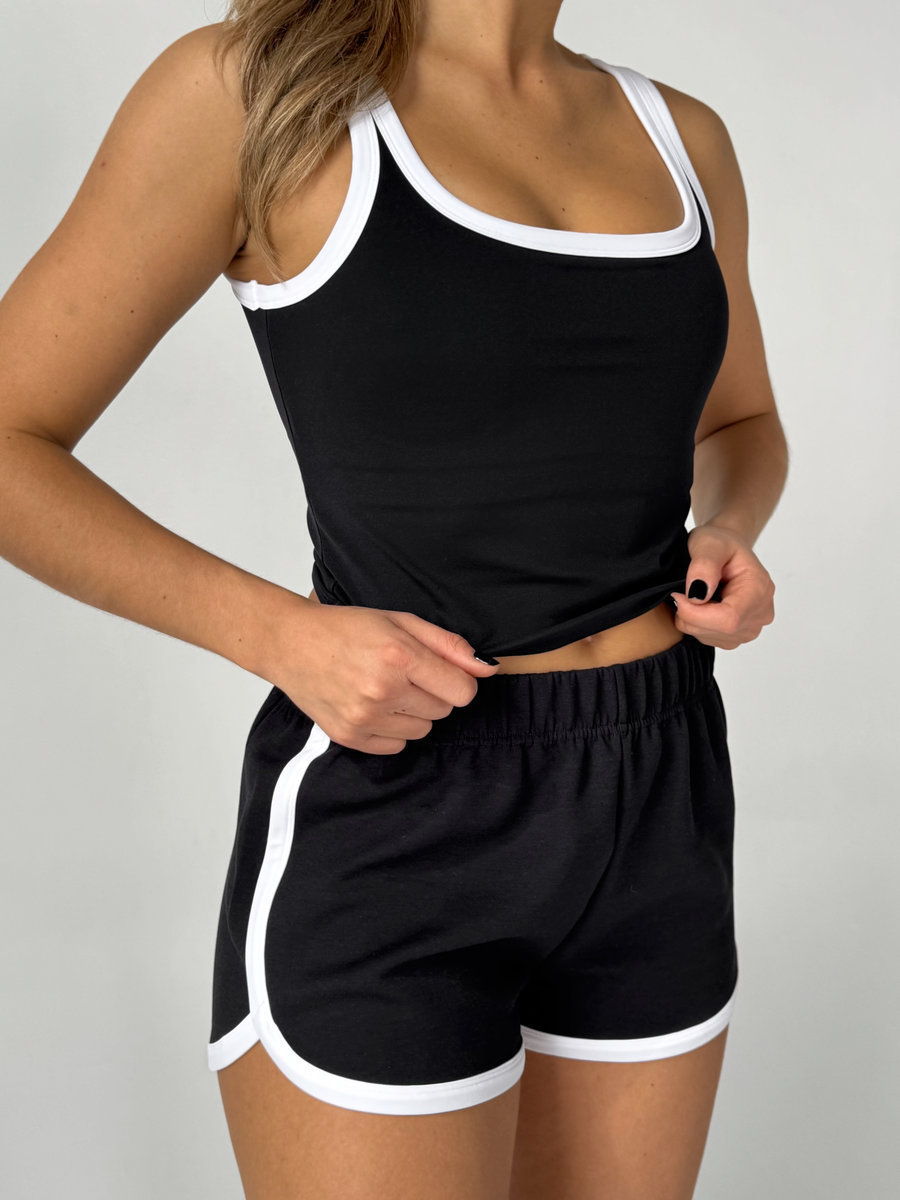 Майка с контрастными линиями с встроенными чашками LINE