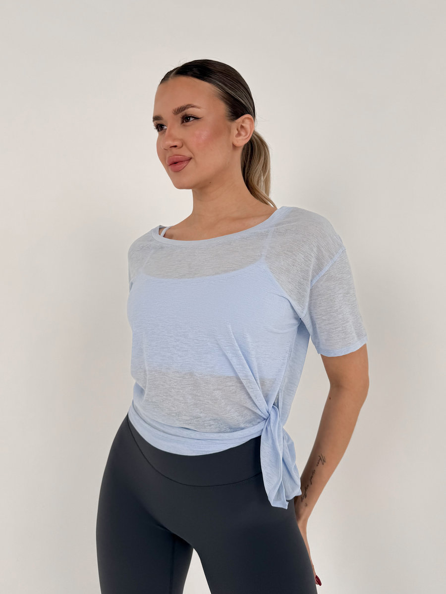 Футболка из полупрозрачной ткани с разрезом спереди