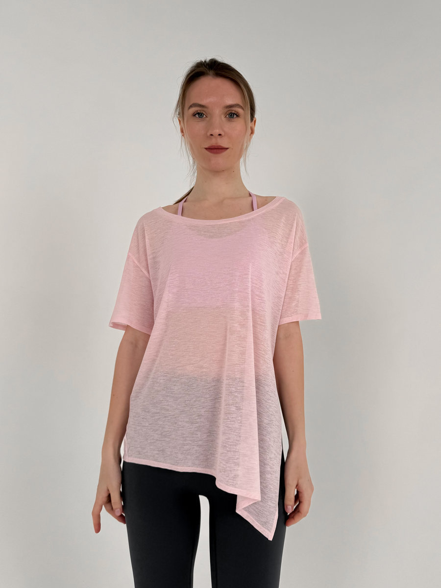 Футболка из полупрозрачной ткани с разрезом спереди