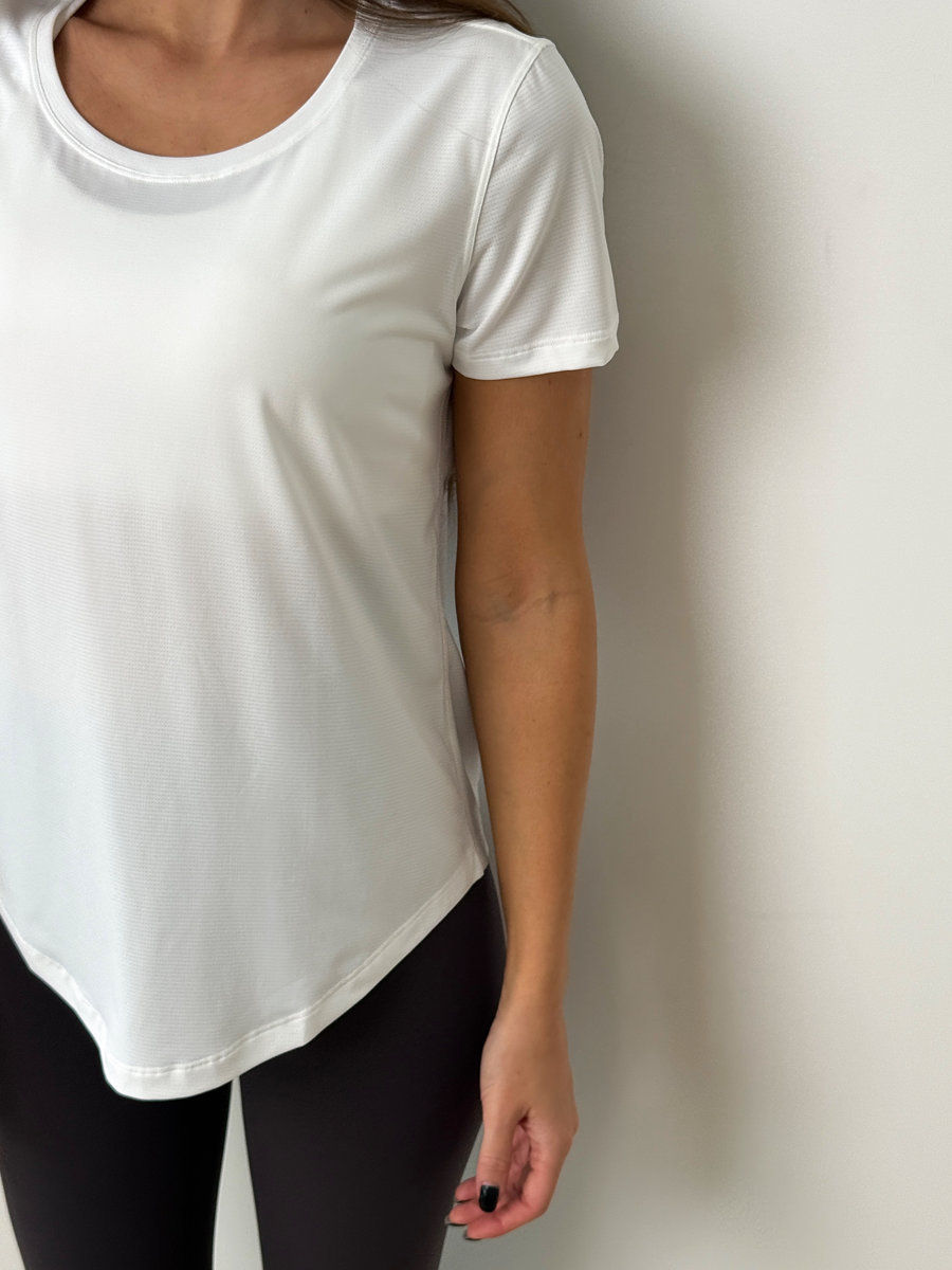 Классическая футболка со скругленным низом