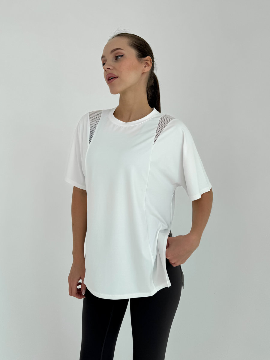 Футболка удлиненная свободного кроя с перфорацией на плечах