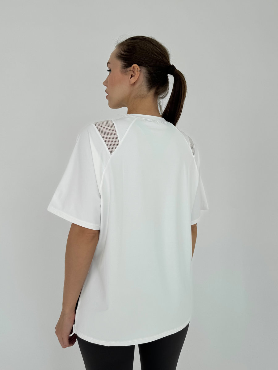 Футболка удлиненная свободного кроя с перфорацией на плечах